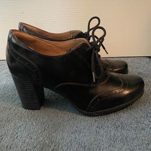 Clarks lace up 3 inch heel shoe size 8 1/2